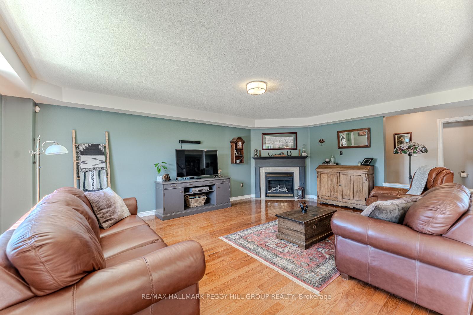 Photo 7 of 10 McAvoy Drive, Barrie, Edgehill Drive — HOMEH
