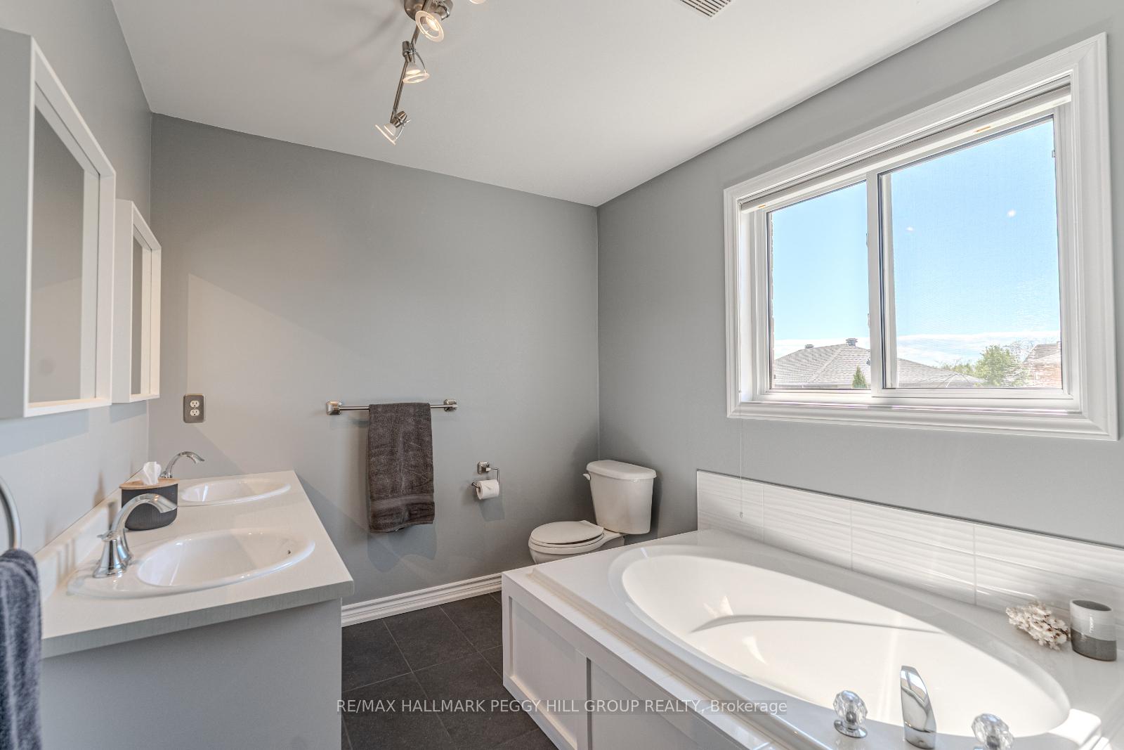 Photo 12 of 10 McAvoy Drive, Barrie, Edgehill Drive — HOMEH