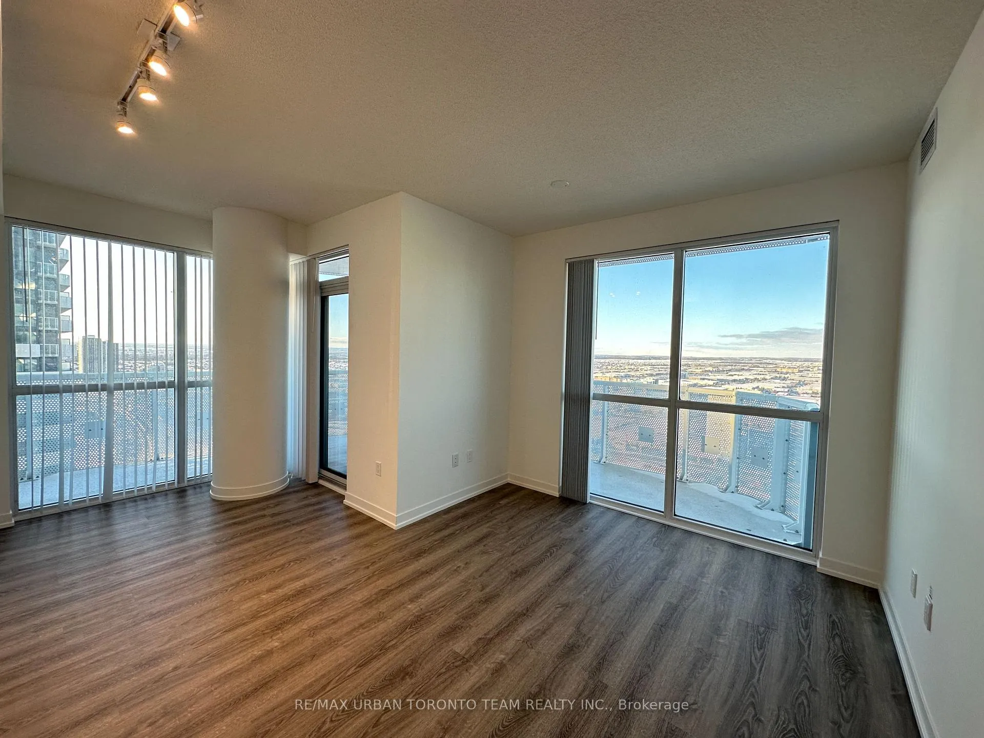 Photo 3 of Unit 3202, 8 Interchange Way, Vaughan, Vaughan Corporate Centre — HOMEH