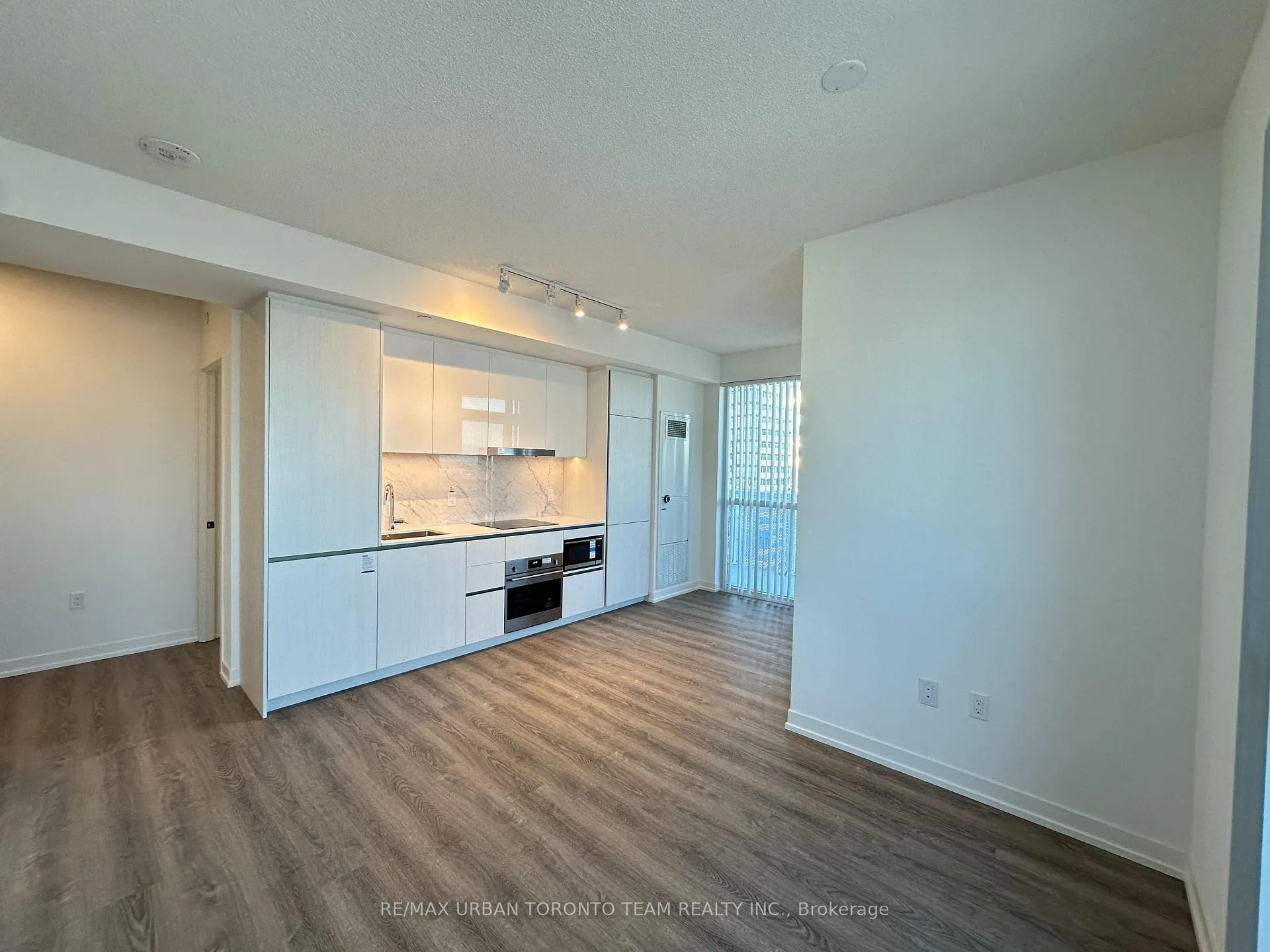 Photo 5 of Unit 3202, 8 Interchange Way, Vaughan, Vaughan Corporate Centre — HOMEH
