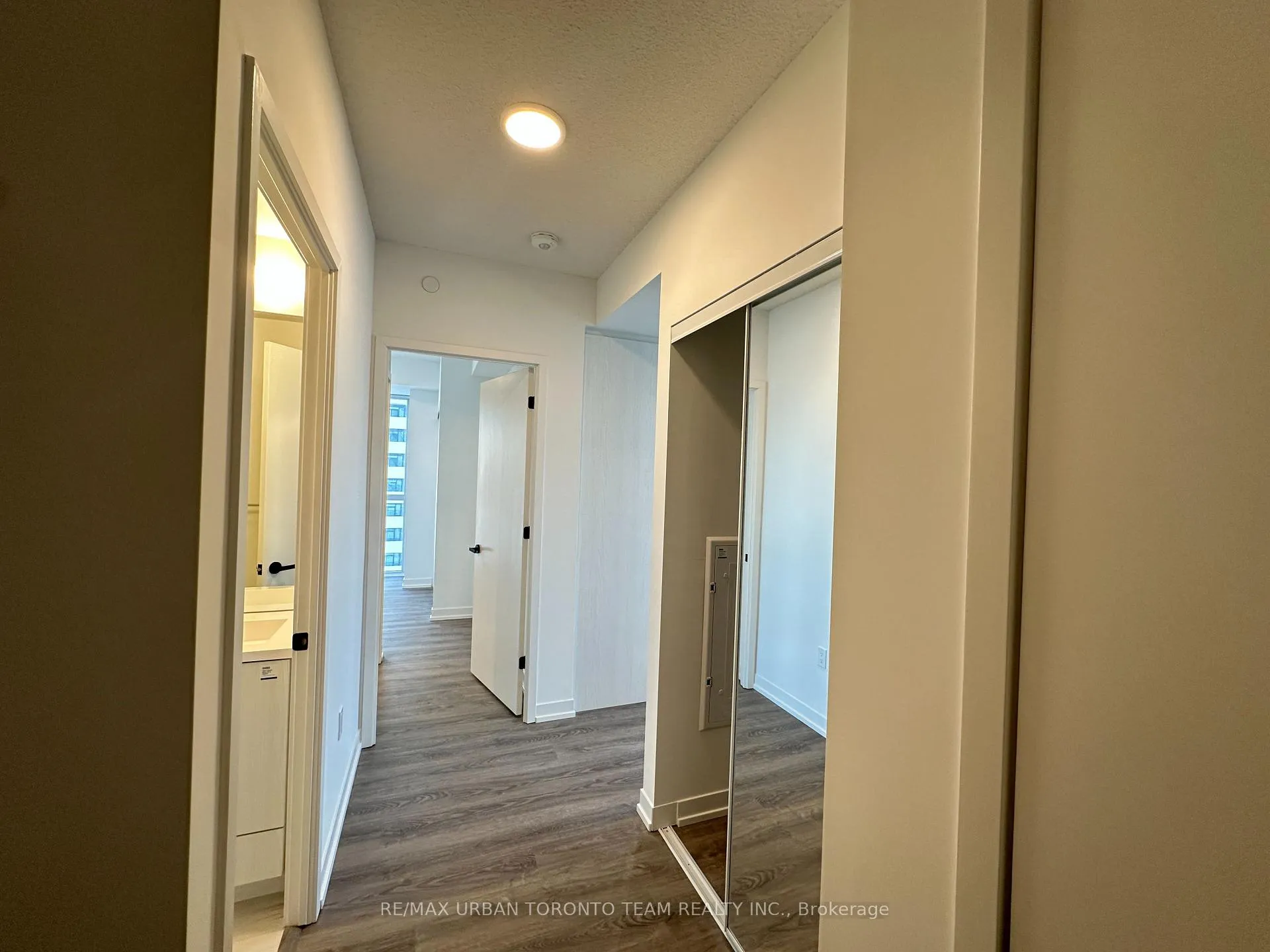 Photo 15 of Unit 3202, 8 Interchange Way, Vaughan, Vaughan Corporate Centre — HOMEH