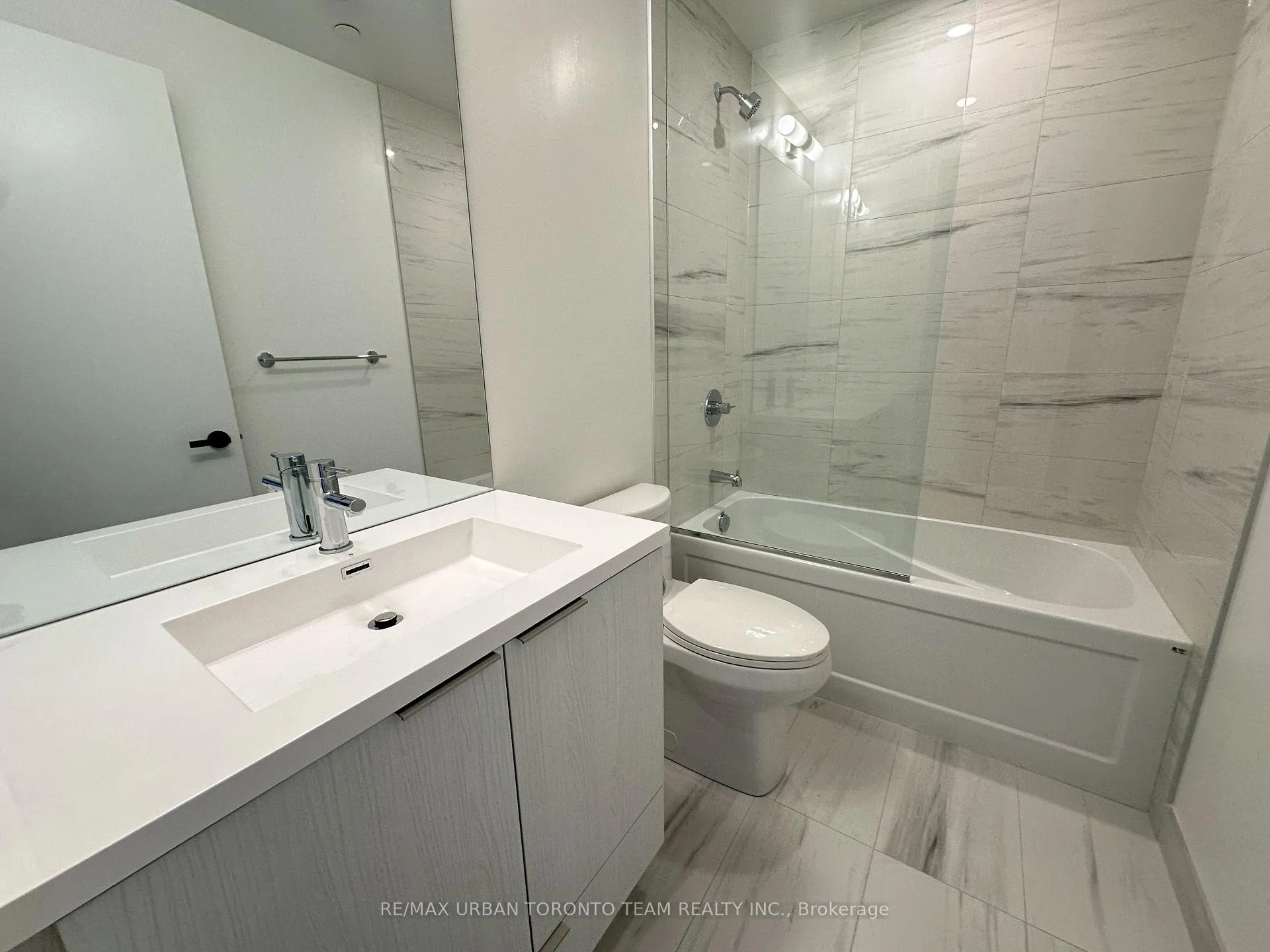 Photo 17 of Unit 3202, 8 Interchange Way, Vaughan, Vaughan Corporate Centre — HOMEH