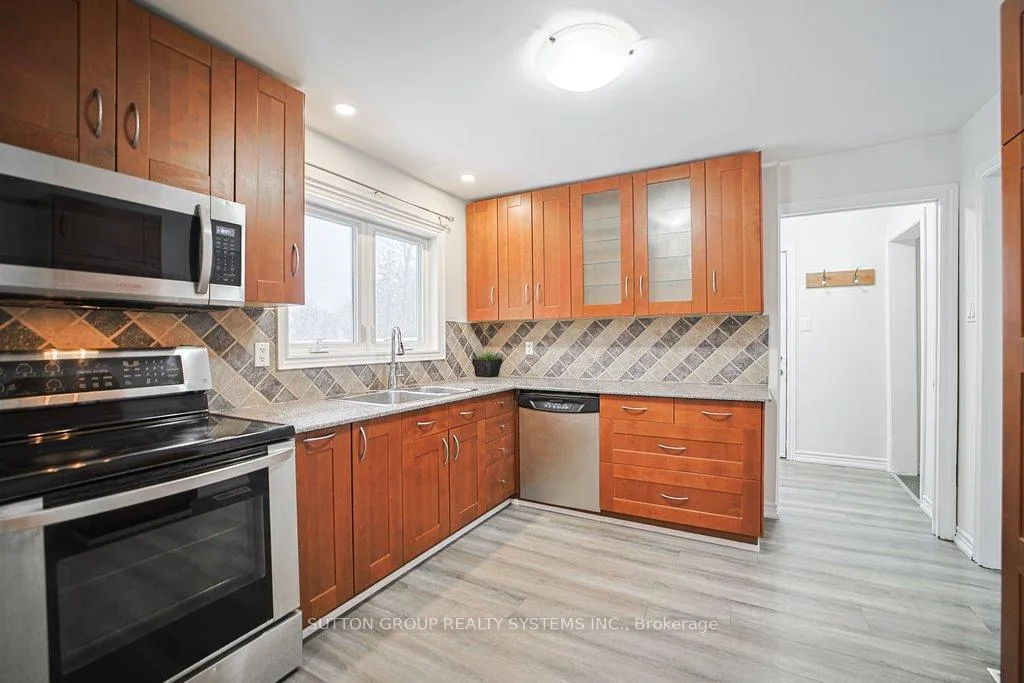 Photo 4 of 69 Ellwood Drive E, Caledon, Bolton East — HOMEH