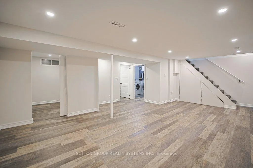 Photo 15 of 69 Ellwood Drive E, Caledon, Bolton East — HOMEH