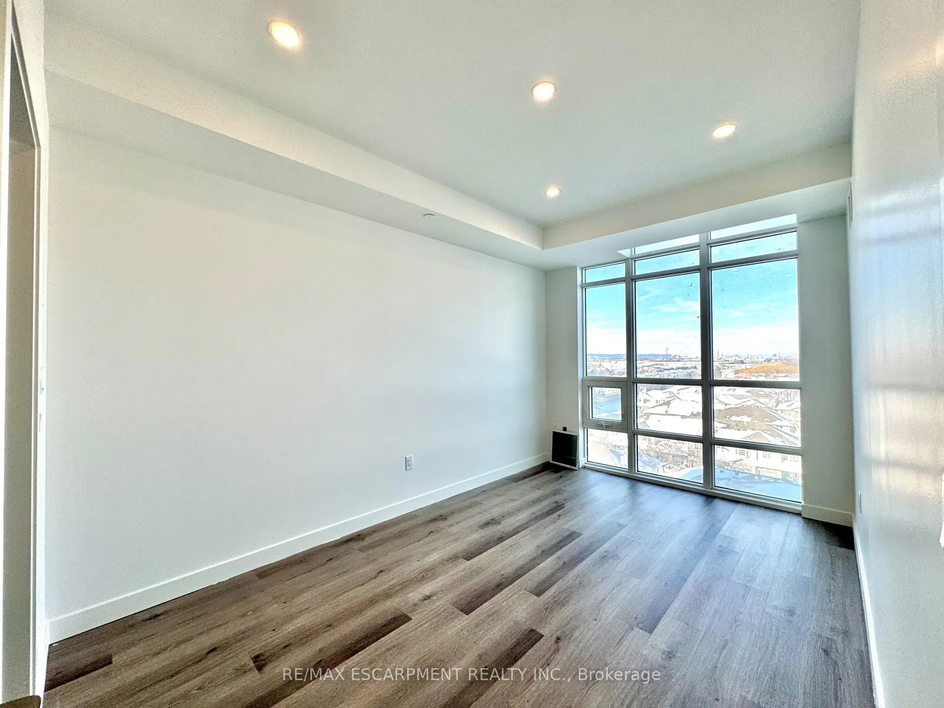 Photo 8 of Unit 705, 461 Green Road, Hamilton, Lakeshore — HOMEH