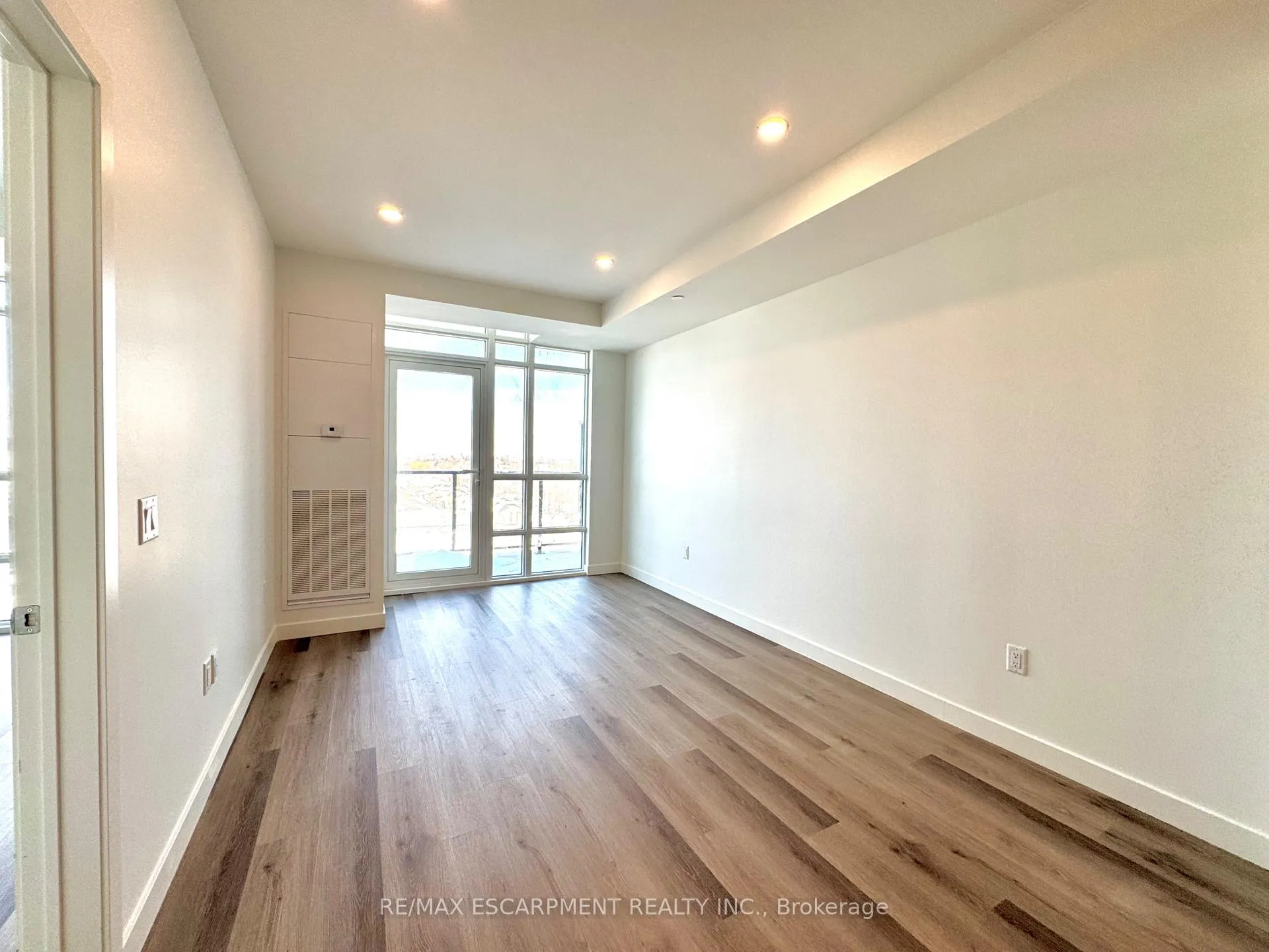Photo 9 of Unit 705, 461 Green Road, Hamilton, Lakeshore — HOMEH