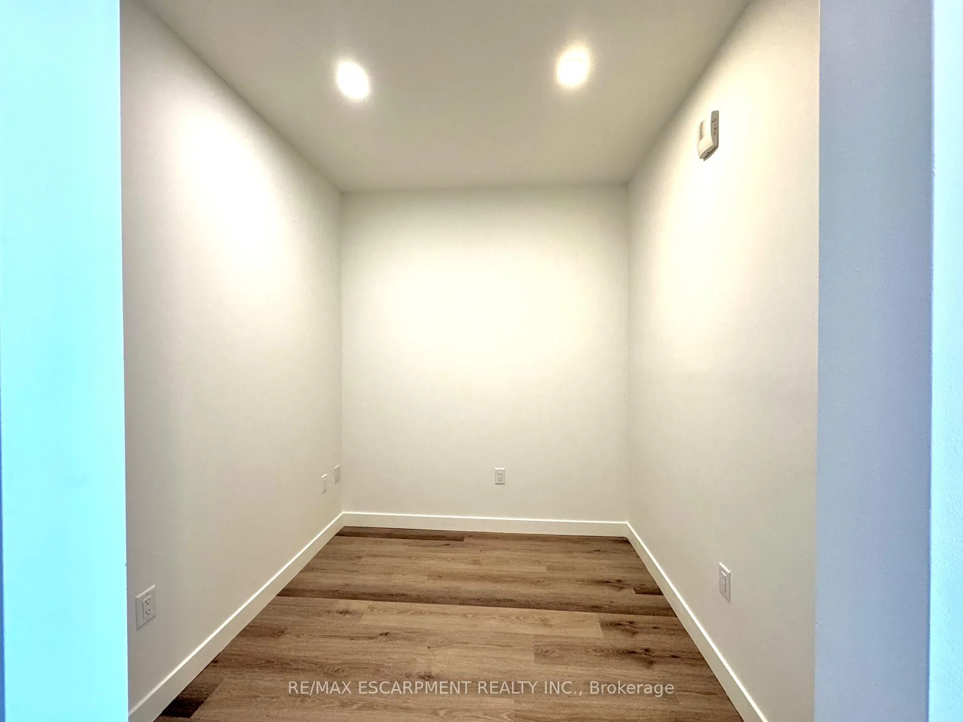 Photo 11 of Unit 705, 461 Green Road, Hamilton, Lakeshore — HOMEH