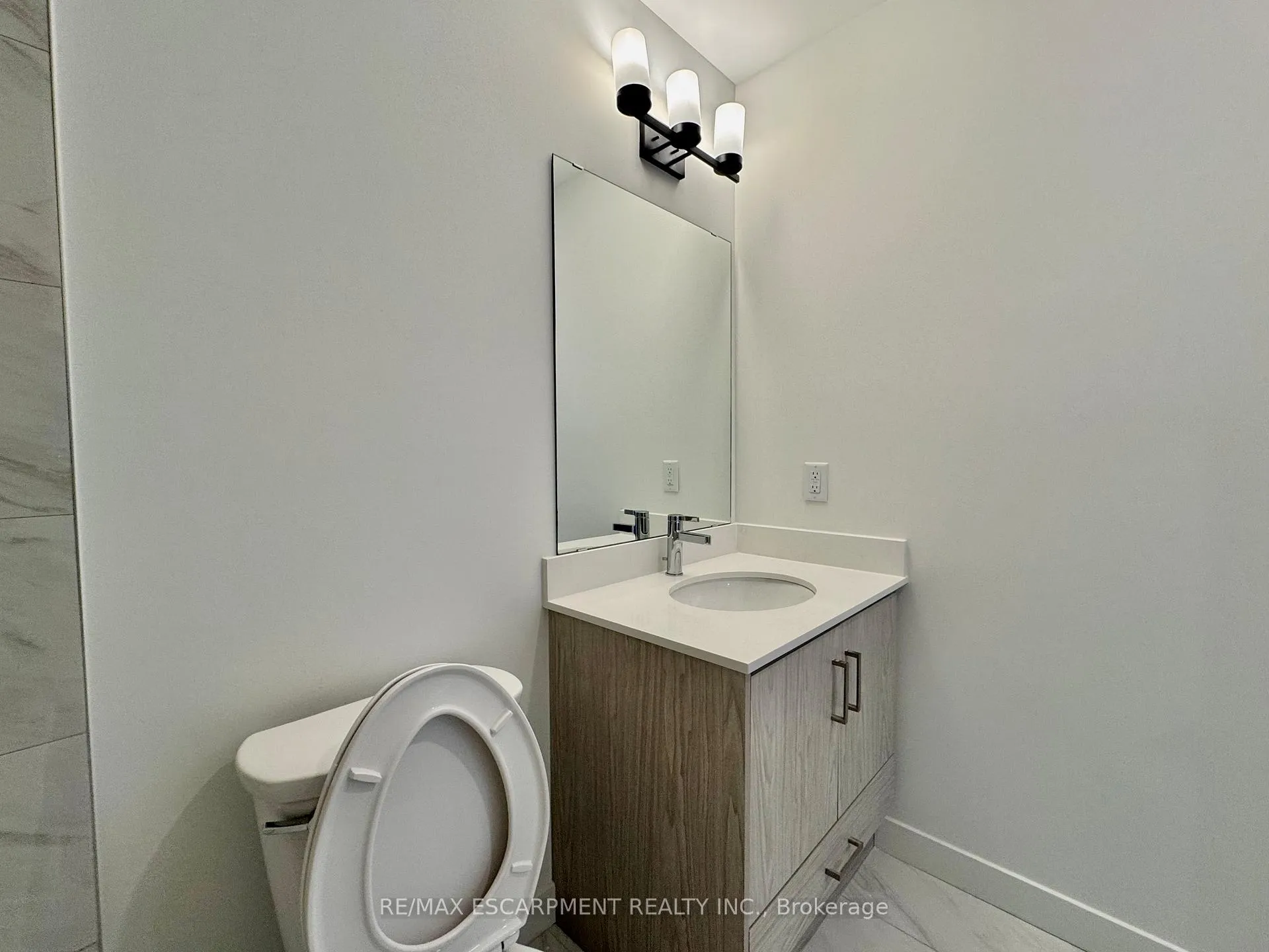 Photo 14 of Unit 705, 461 Green Road, Hamilton, Lakeshore — HOMEH