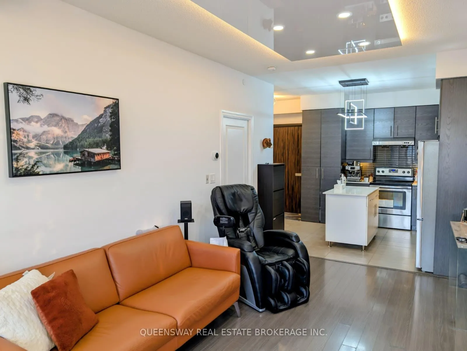 Photo 3 of Unit 209, 277 Souith Park Road, Markham, Aileen-Willowbrook — HOMEH