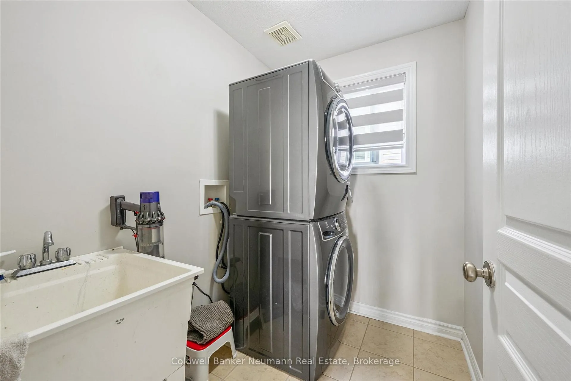 Photo 363 of 64 Laughland Lane, Guelph, Pineridge/Westminster Woods — HOMEH