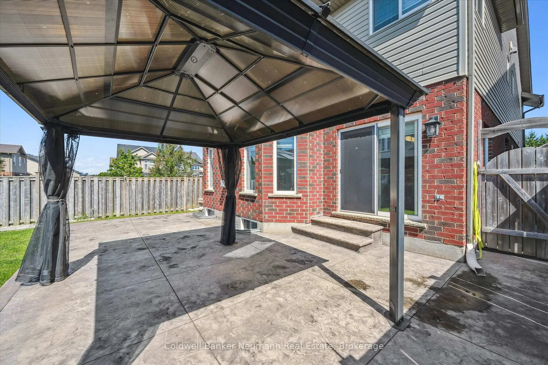 Photo 370 of 64 Laughland Lane, Guelph, Pineridge/Westminster Woods — HOMEH