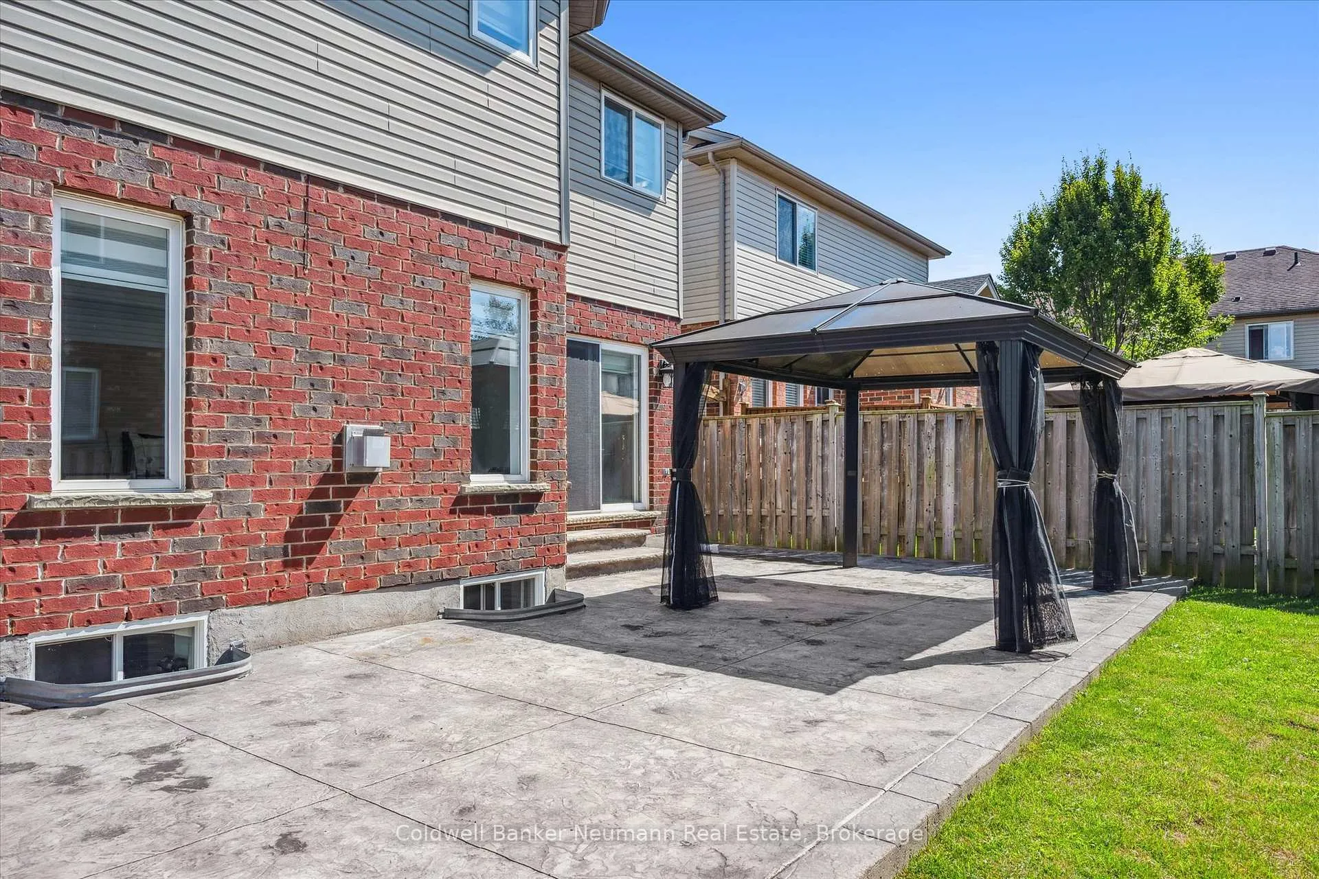 Photo 374 of 64 Laughland Lane, Guelph, Pineridge/Westminster Woods — HOMEH