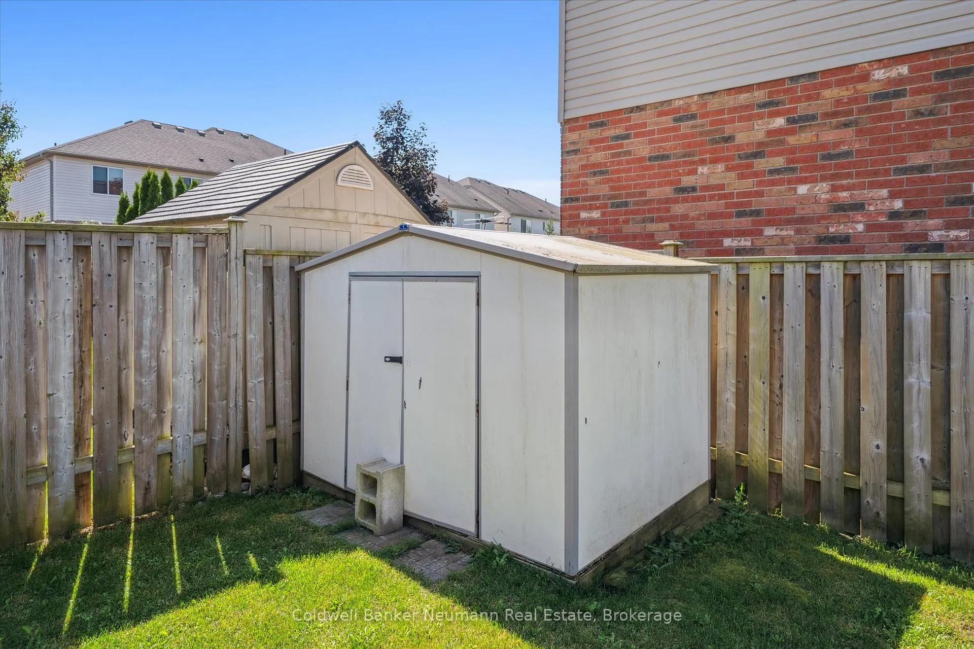 Photo 394 of 64 Laughland Lane, Guelph, Pineridge/Westminster Woods — HOMEH