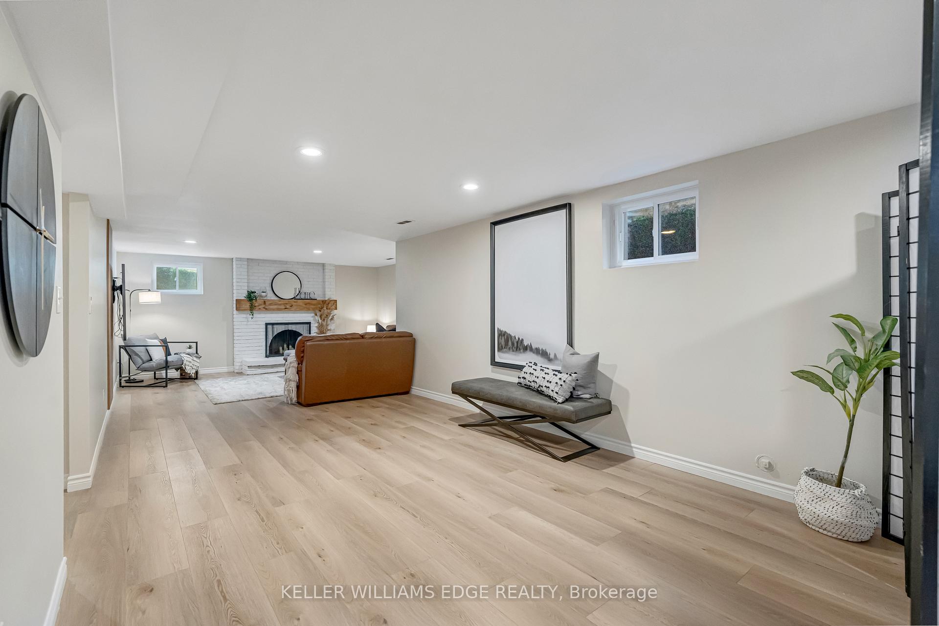 Photo 12 of 1351 Bryanston Court, Burlington, Tyandaga — HOMEH