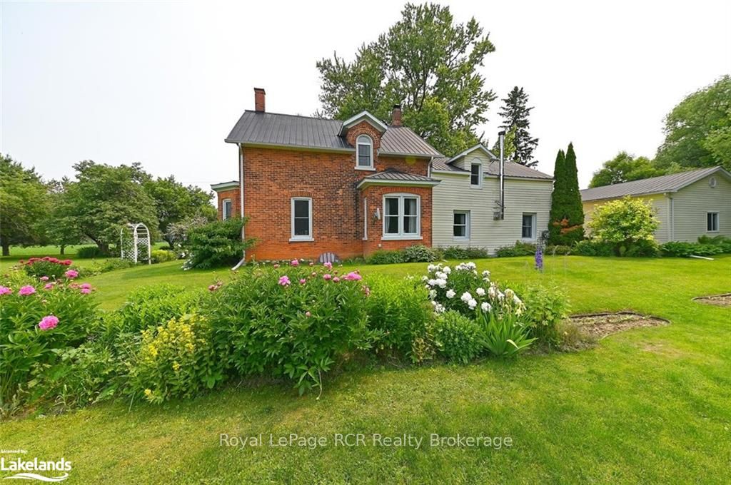 Front of 2964 12/13 Sunnidale Sideroad S
