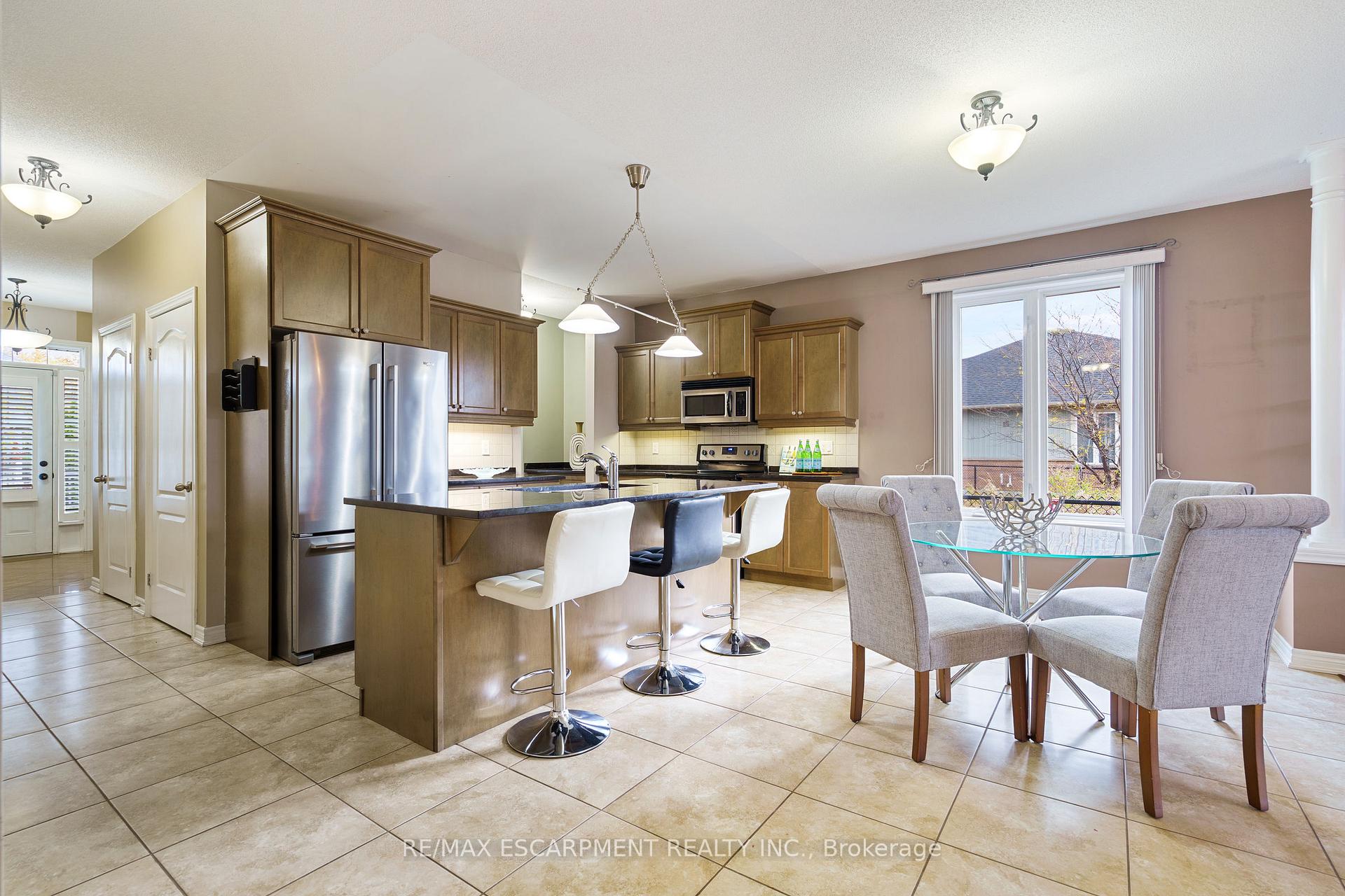 Photo 12 of 25 Sidare Court, Grimsby, Grimsby Beach — HOMEH
