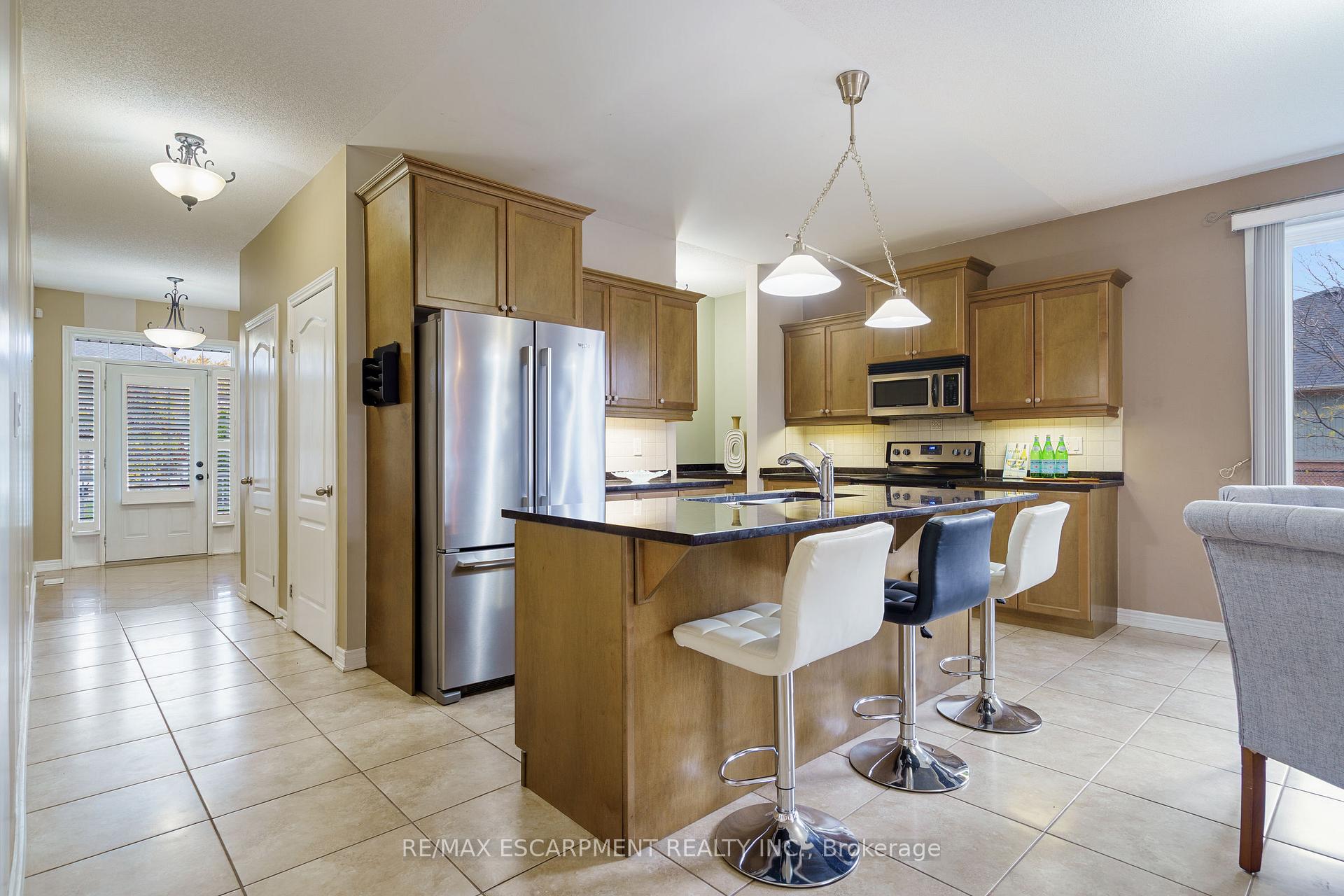Photo 13 of 25 Sidare Court, Grimsby, Grimsby Beach — HOMEH
