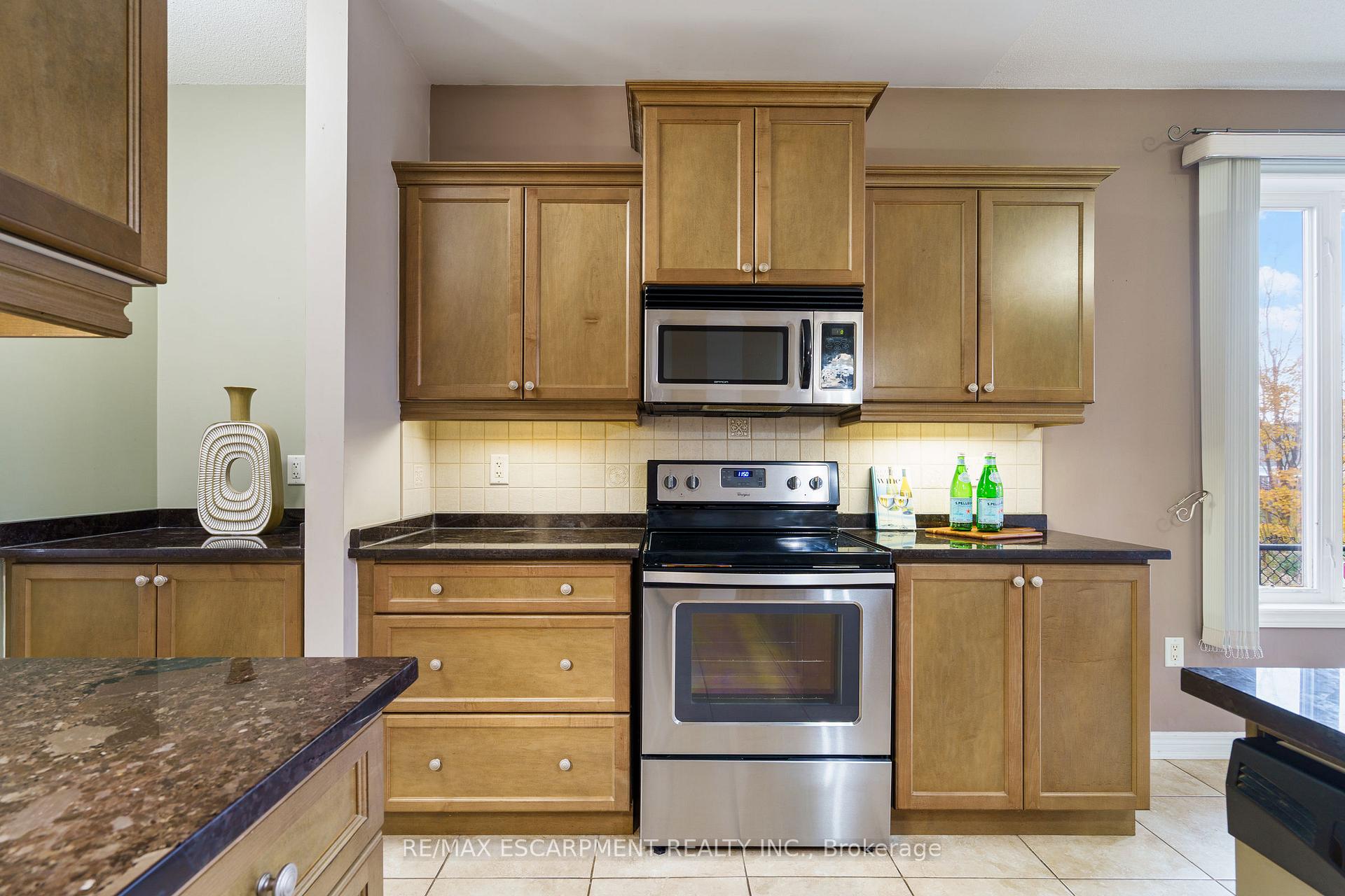 Photo 15 of 25 Sidare Court, Grimsby, Grimsby Beach — HOMEH