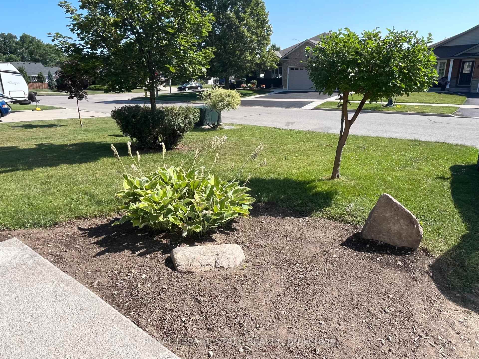 Photo 3 of 17 Mapleview Drive, Haldimand — HOMEH