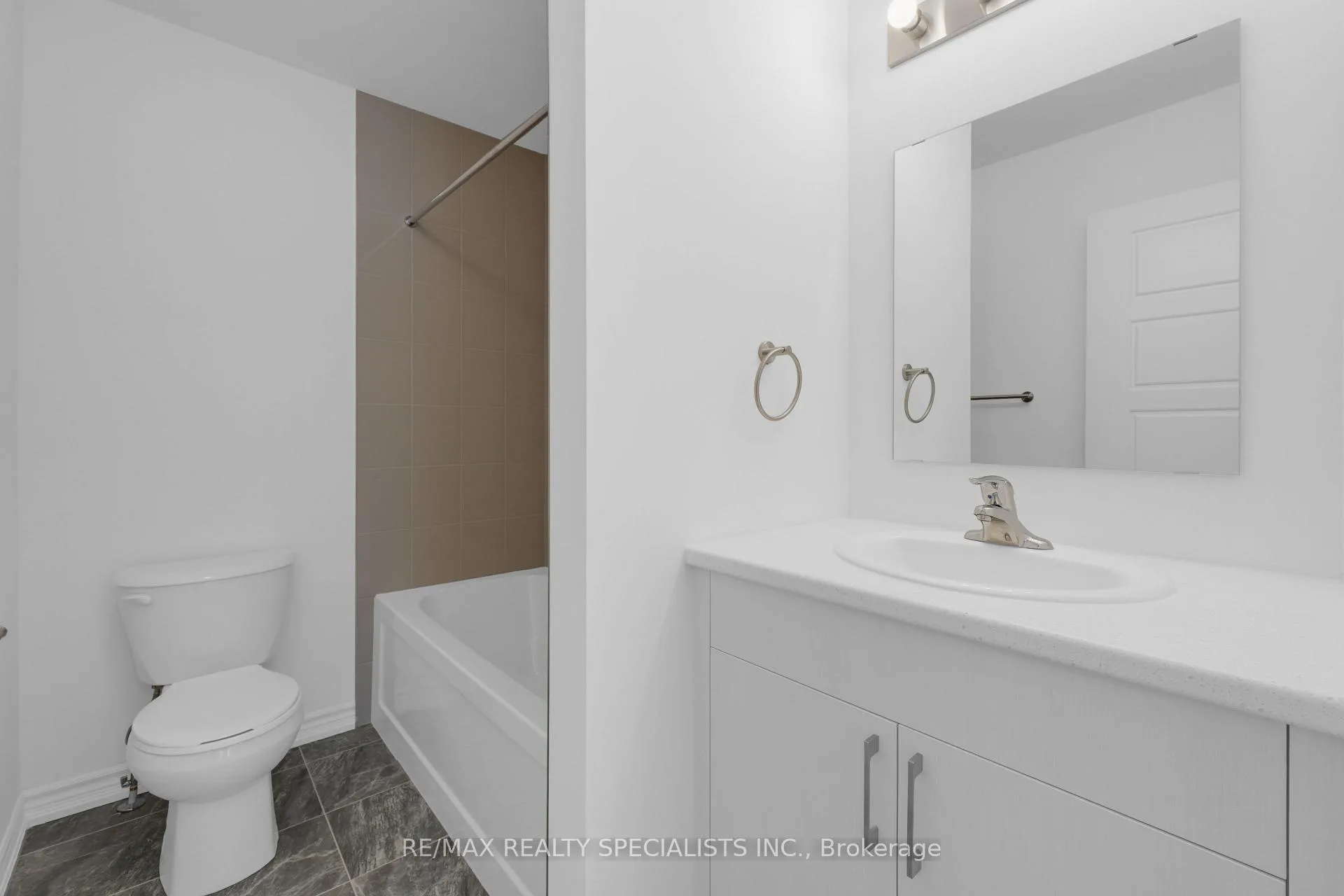 Photo 245 of 34 Elsegood Drive, Guelph, Kortright East — HOMEH