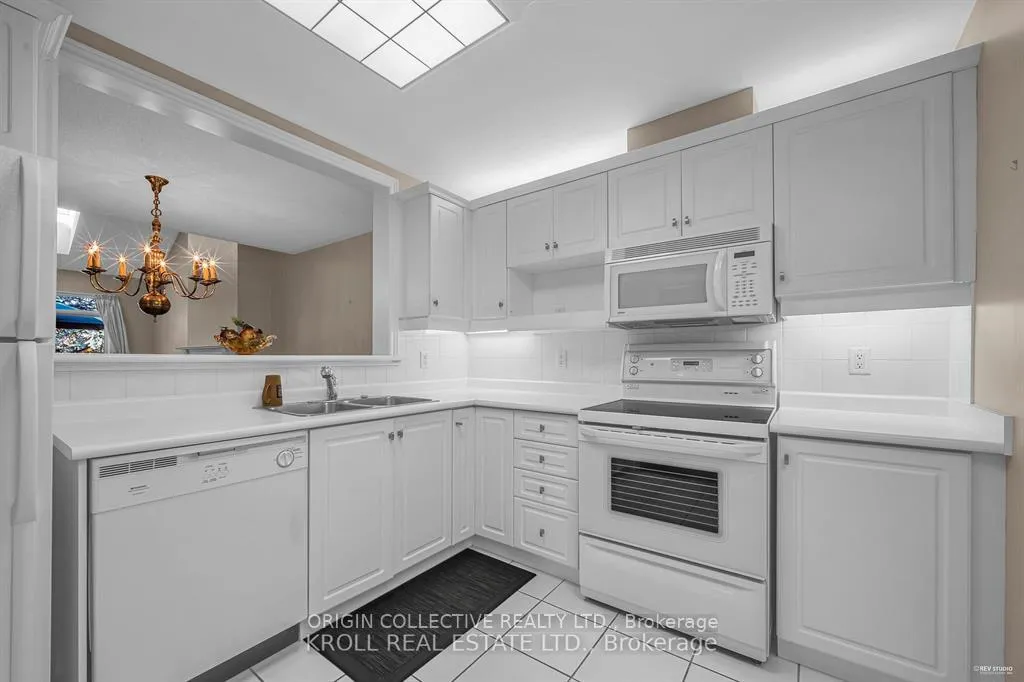 Photo 23 of 77 Celebrity Greens Way, Markham, Greensborough — HOMEH