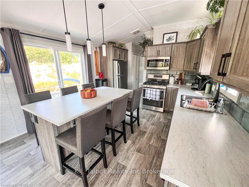 Photo 20 of 100 North Harbour Road, Goderich, Goderich (Town) — HOMEH