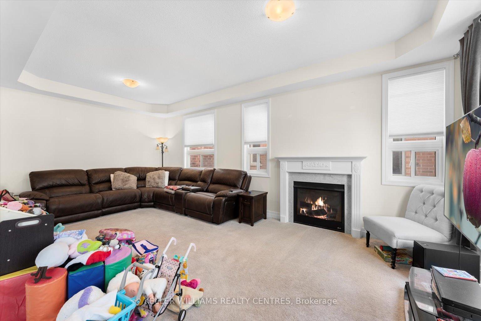Photo 4 of 32 Robert Wilson Crescent, Georgina, Keswick South — HOMEH