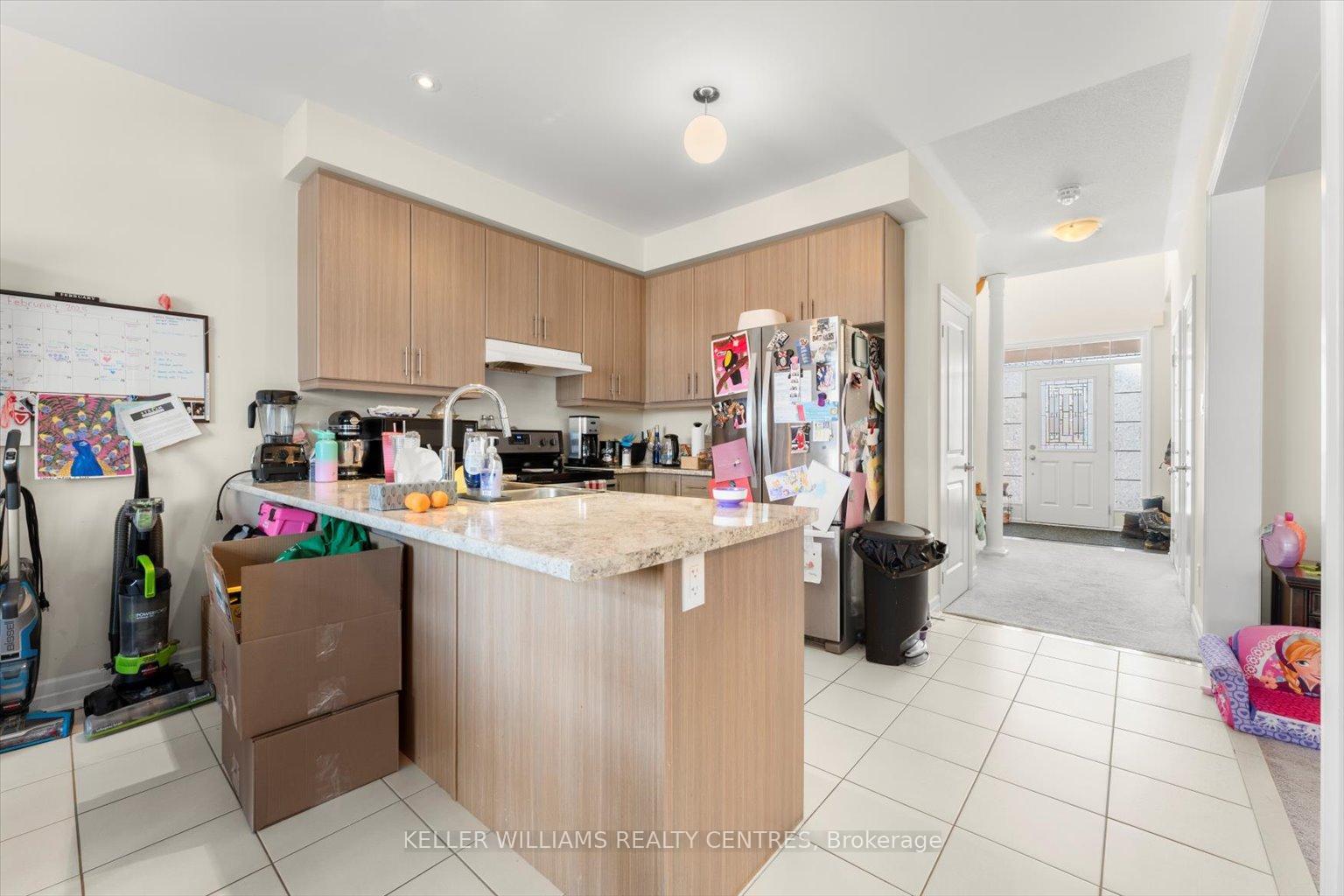 Photo 7 of 32 Robert Wilson Crescent, Georgina, Keswick South — HOMEH