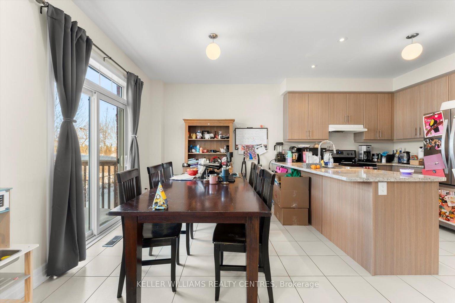 Photo 8 of 32 Robert Wilson Crescent, Georgina, Keswick South — HOMEH