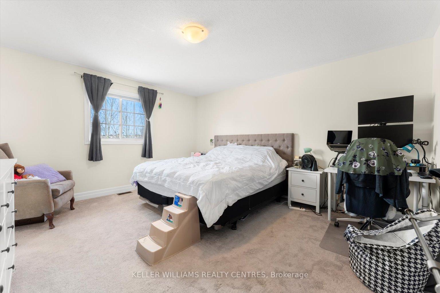 Photo 13 of 32 Robert Wilson Crescent, Georgina, Keswick South — HOMEH