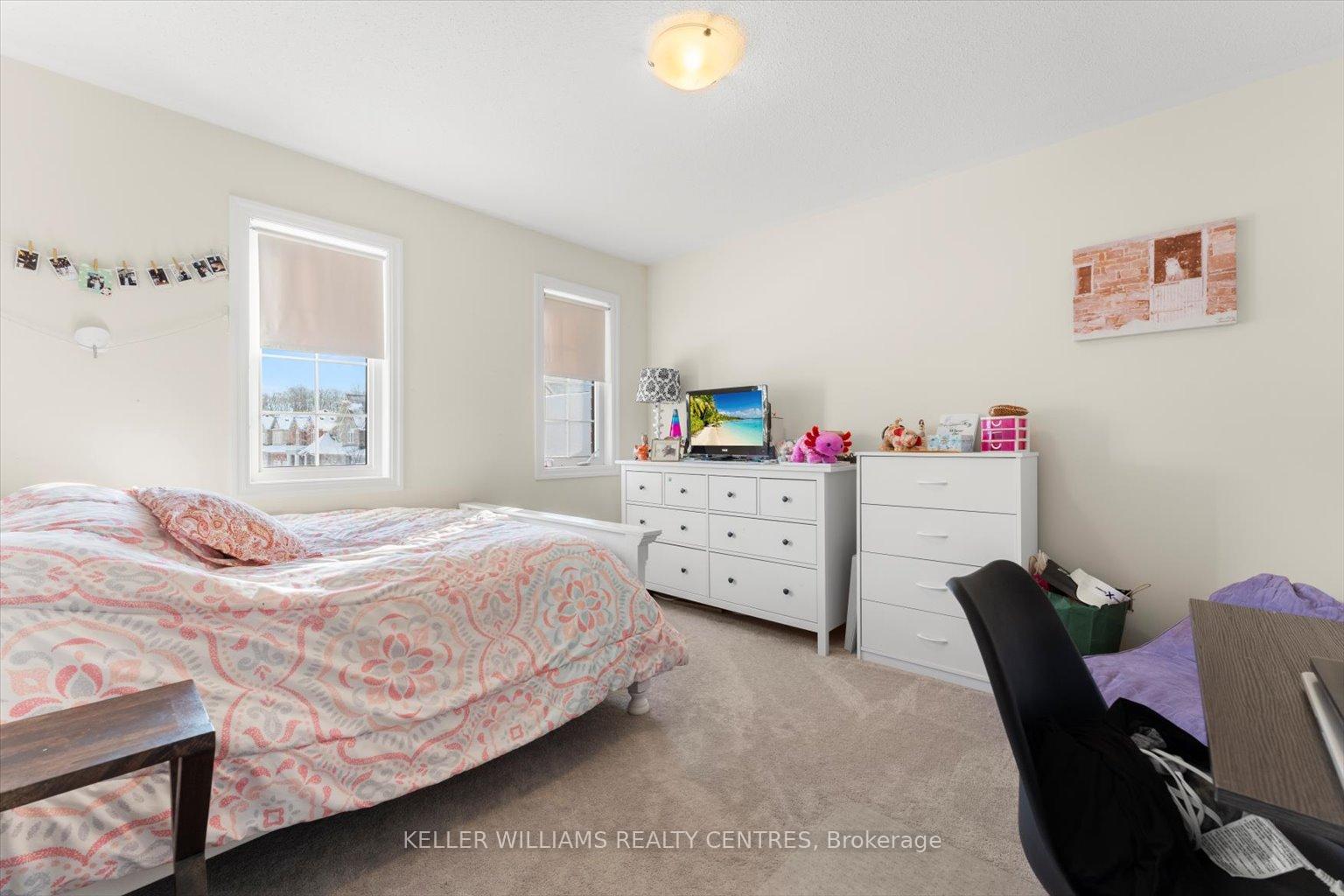 Photo 16 of 32 Robert Wilson Crescent, Georgina, Keswick South — HOMEH