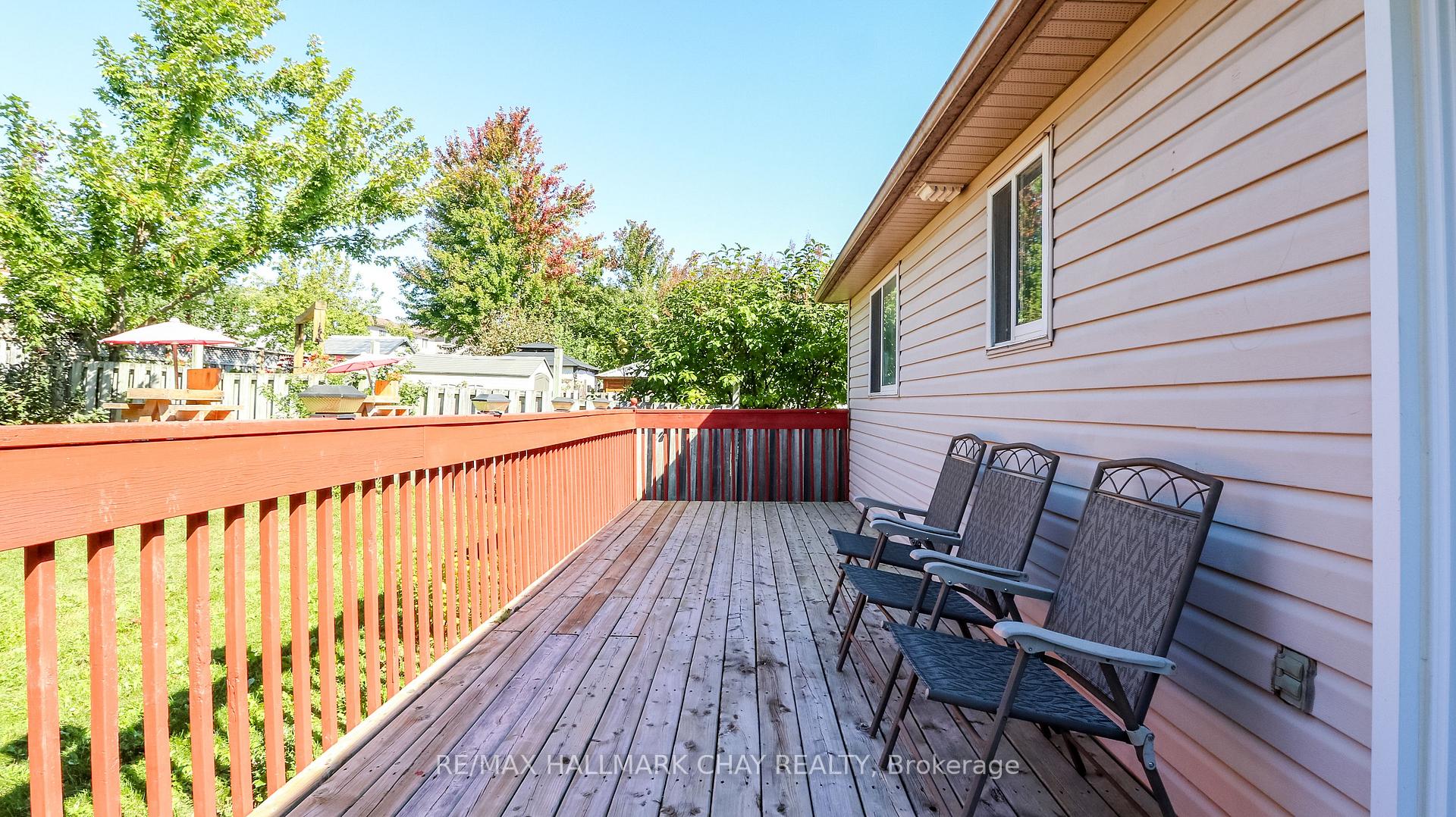 Photo 6 of 4 Hersey Crescent, Barrie, Holly — HOMEH