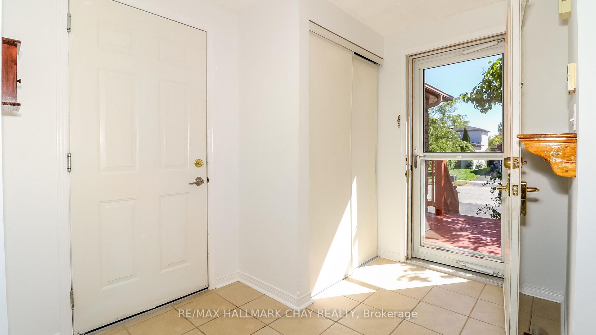 Photo 10 of 4 Hersey Crescent, Barrie, Holly — HOMEH