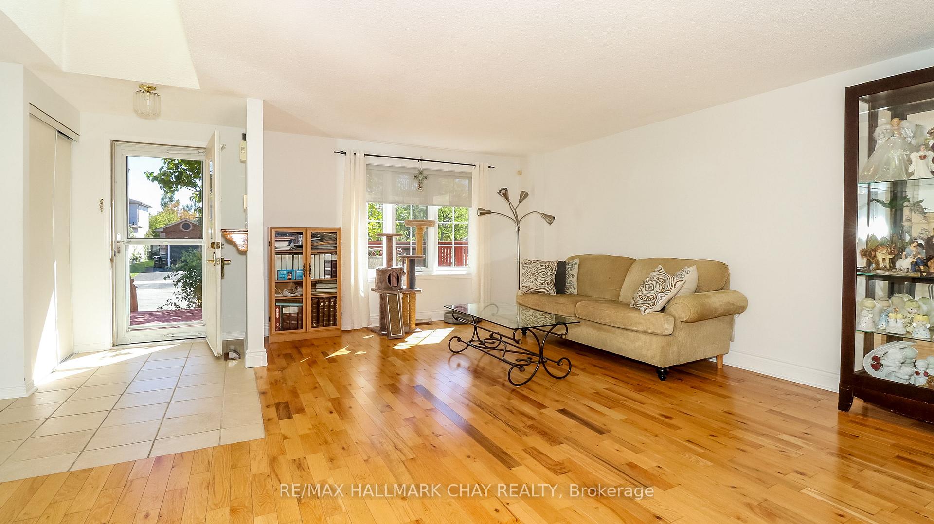 Photo 11 of 4 Hersey Crescent, Barrie, Holly — HOMEH