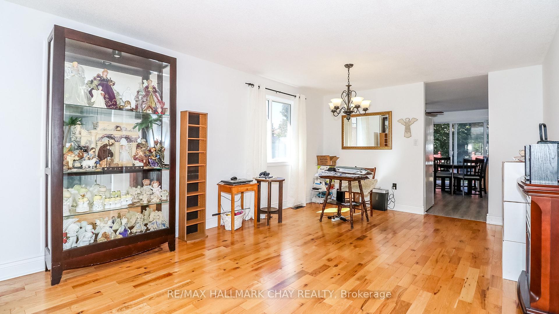 Photo 16 of 4 Hersey Crescent, Barrie, Holly — HOMEH
