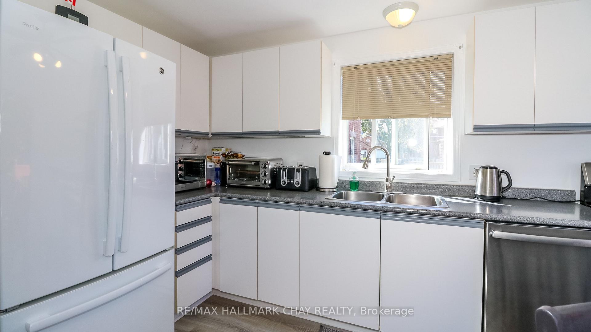 Photo 21 of 4 Hersey Crescent, Barrie, Holly — HOMEH