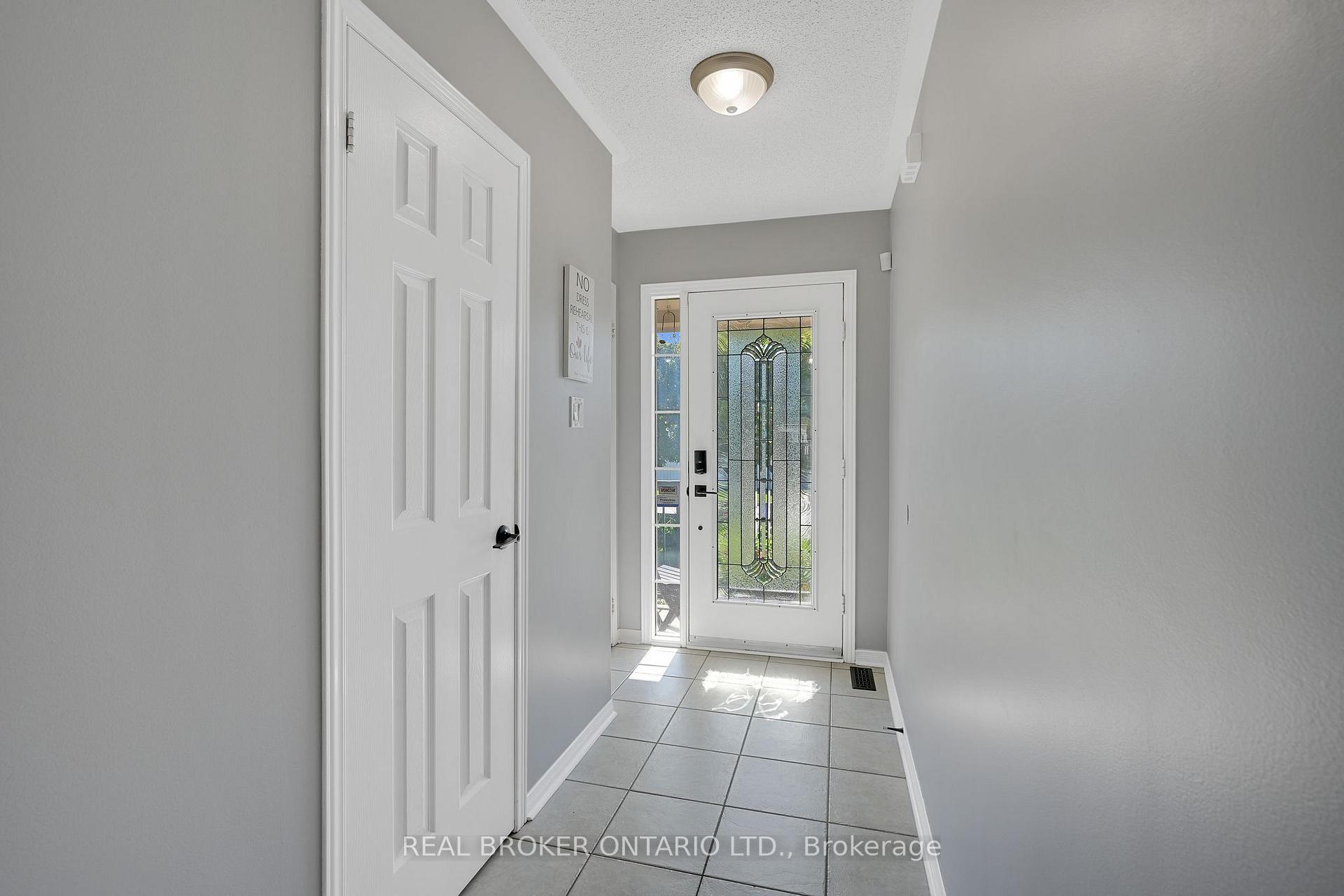 Photo 3 of 4 Ironhorse Crescent, Caledon, Bolton West — HOMEH