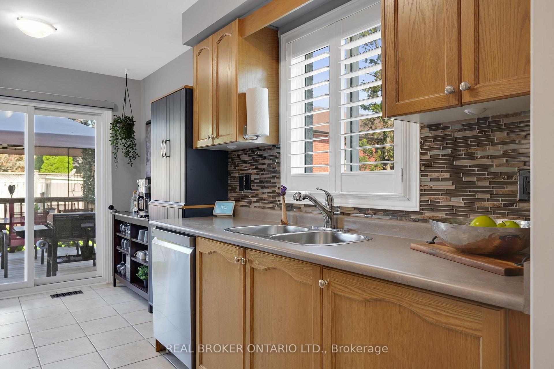 Photo 8 of 4 Ironhorse Crescent, Caledon, Bolton West — HOMEH