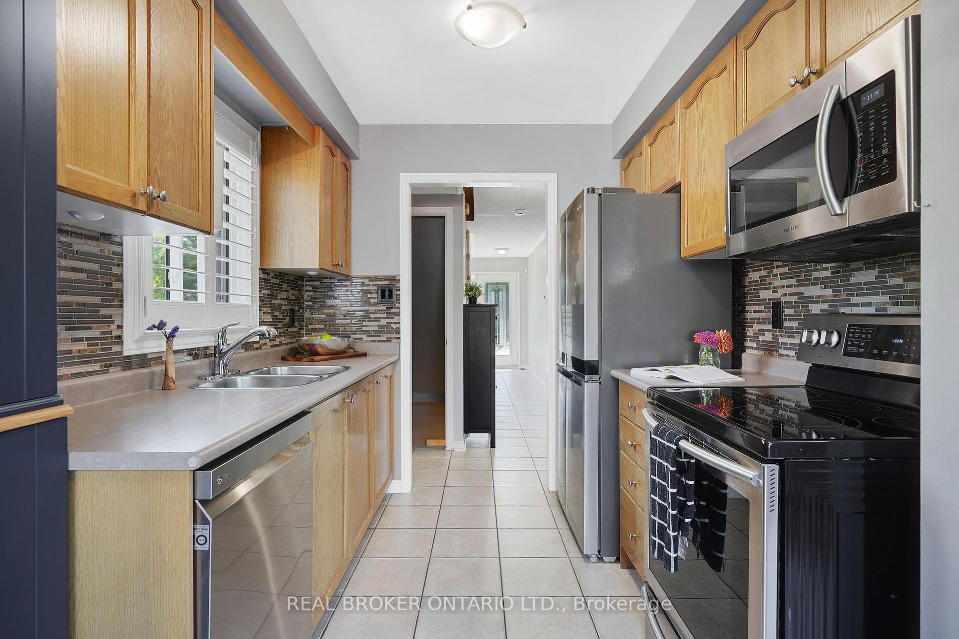 Photo 9 of 4 Ironhorse Crescent, Caledon, Bolton West — HOMEH
