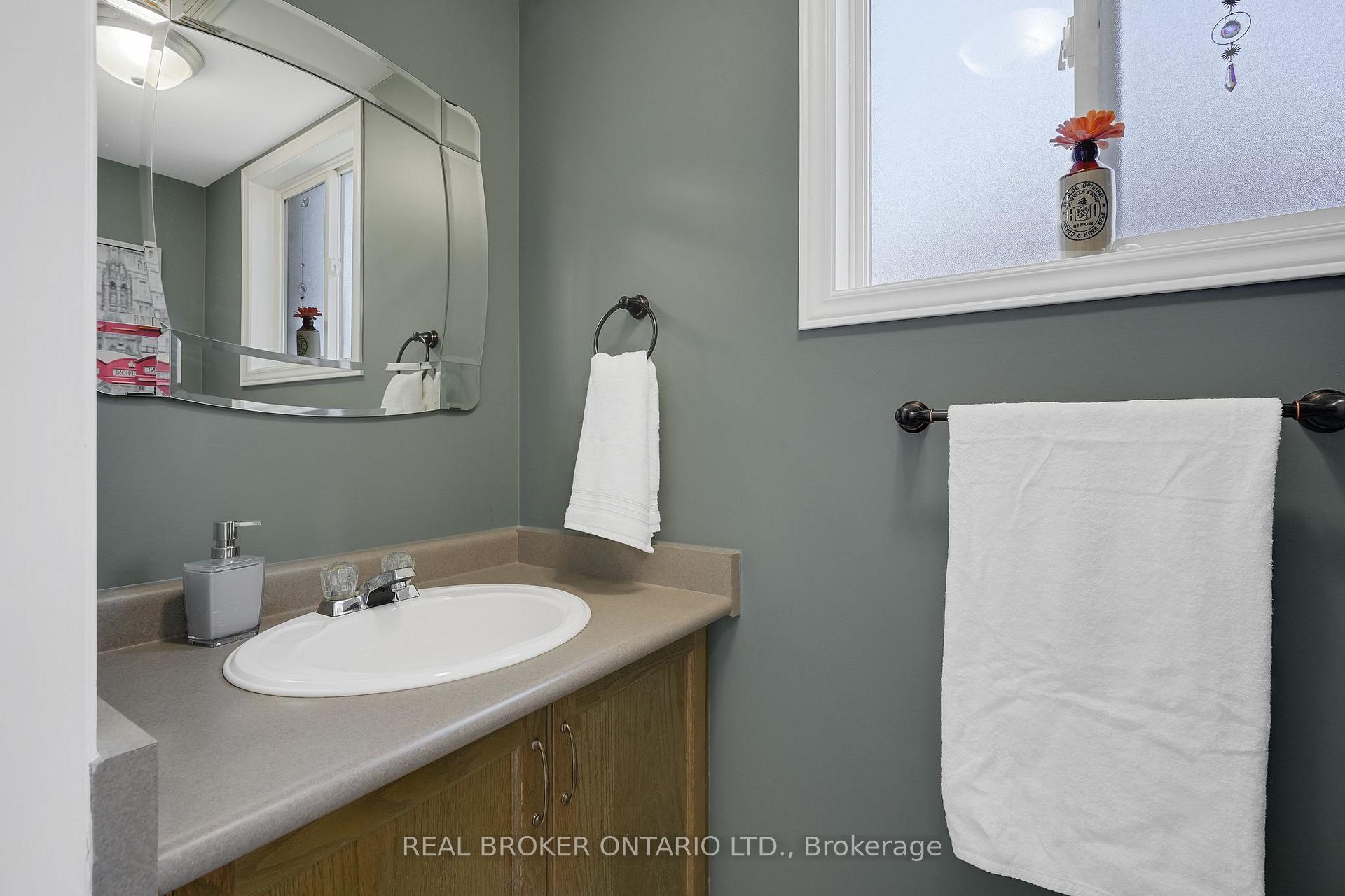 Photo 12 of 4 Ironhorse Crescent, Caledon, Bolton West — HOMEH