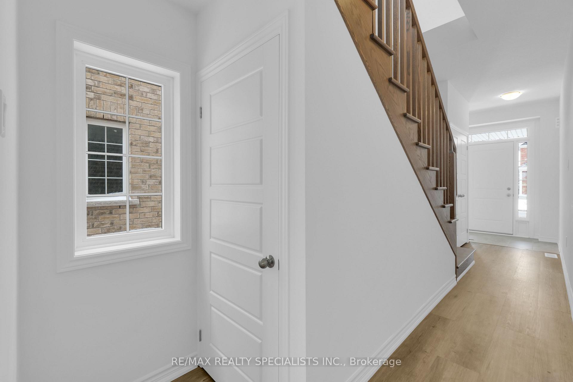 Photo 4 of 34 Elsegood Drive, Guelph, Village By The Arboretum — HOMEH