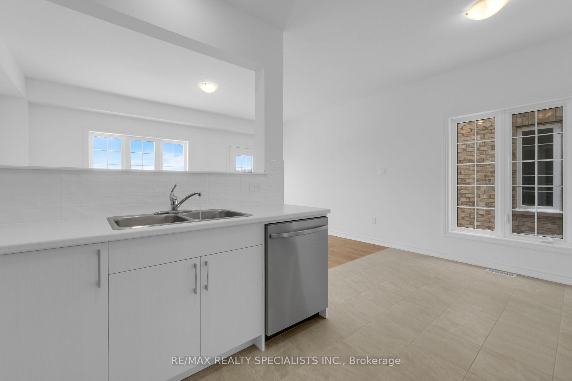 Photo 9 of 34 Elsegood Drive, Guelph, Village By The Arboretum — HOMEH
