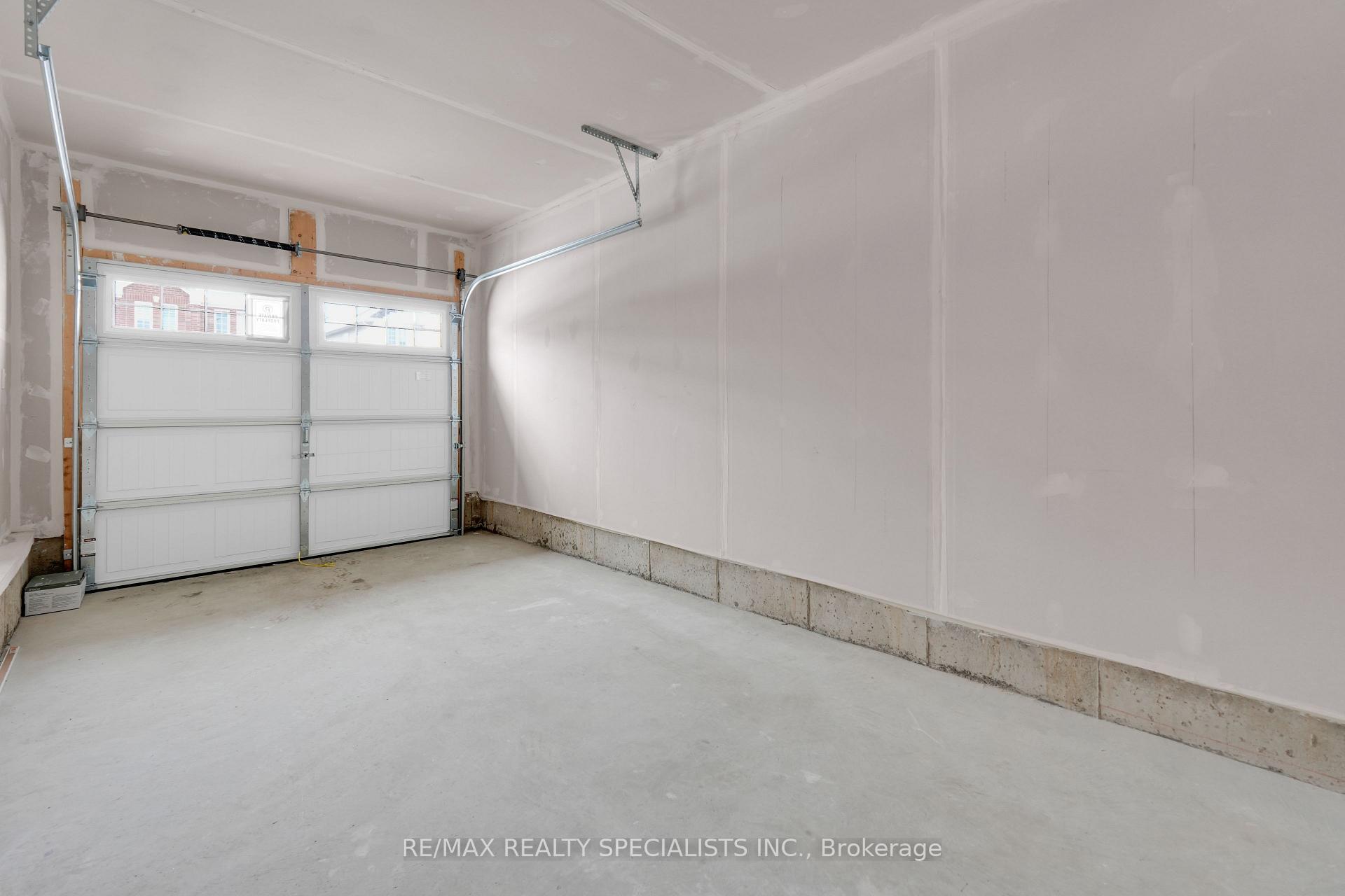 Photo 29 of 34 Elsegood Drive, Guelph, Village By The Arboretum — HOMEH