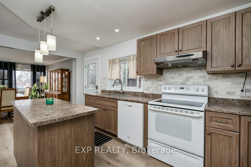 Photo 12 of 14 A Reynolds Crescent, Belleville, Belleville Ward — HOMEH