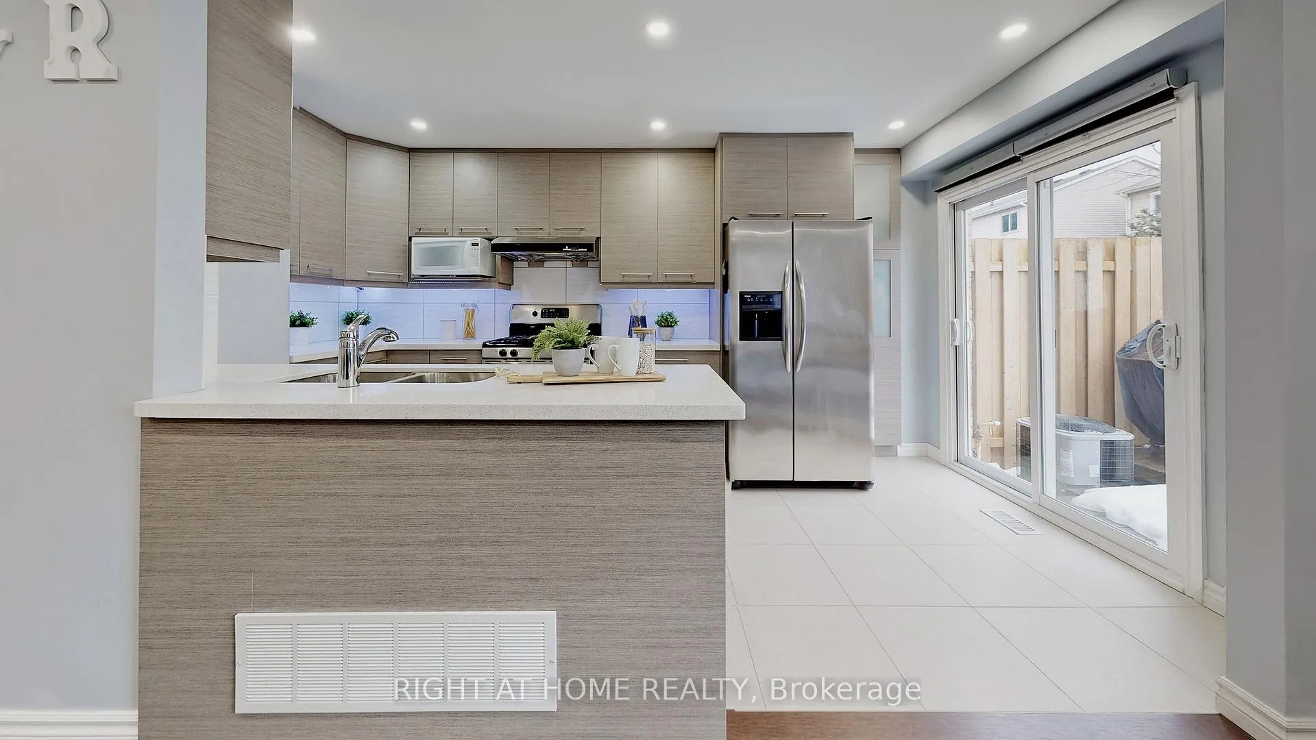Photo 6 of 105 Greenfield Crescent, Whitby, Blue Grass Meadows — HOMEH