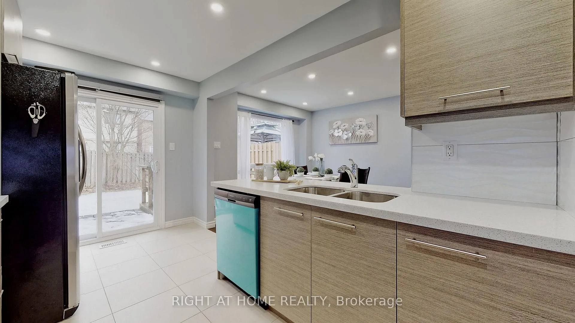 Photo 7 of 105 Greenfield Crescent, Whitby, Blue Grass Meadows — HOMEH