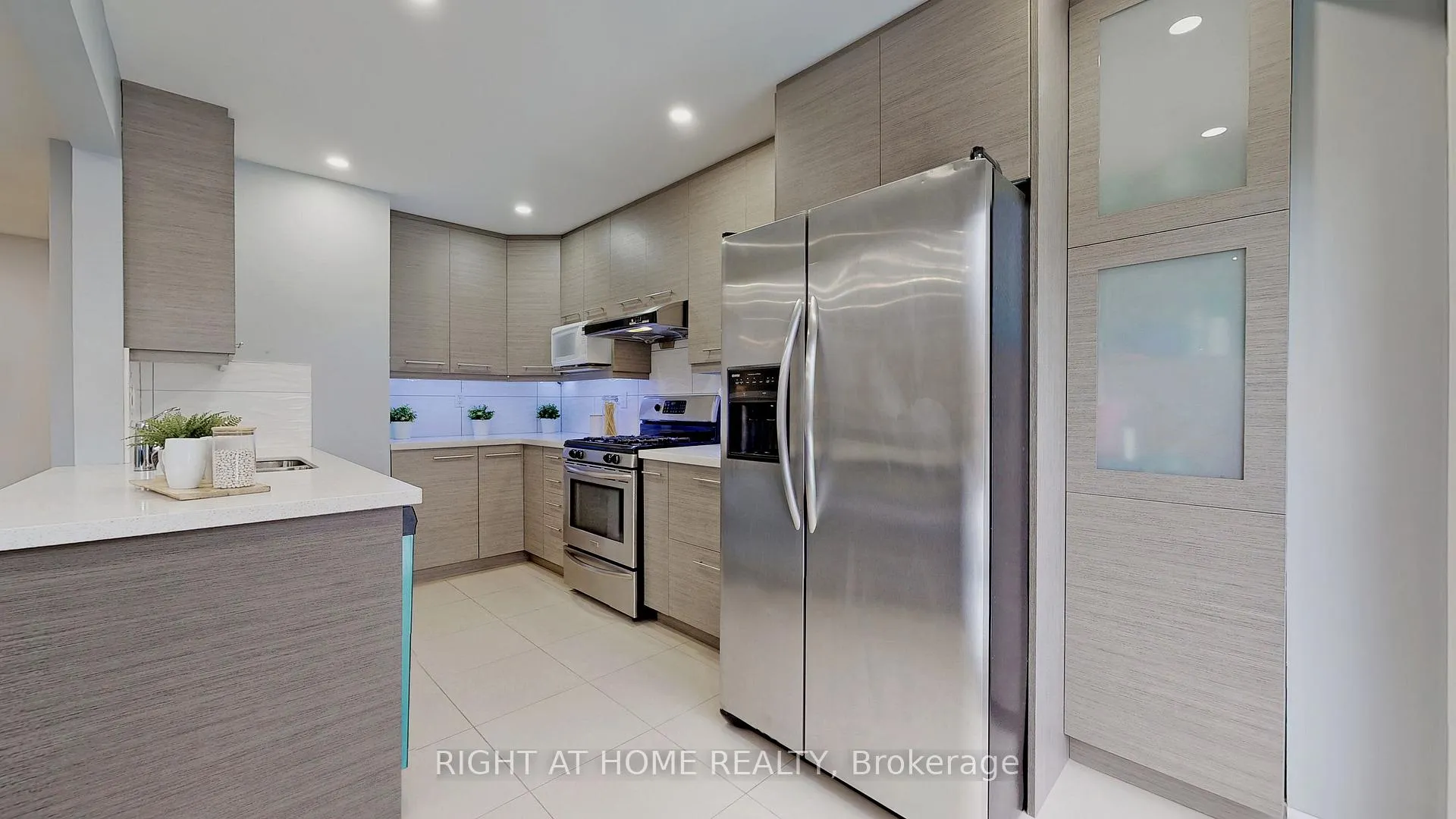 Photo 8 of 105 Greenfield Crescent, Whitby, Blue Grass Meadows — HOMEH