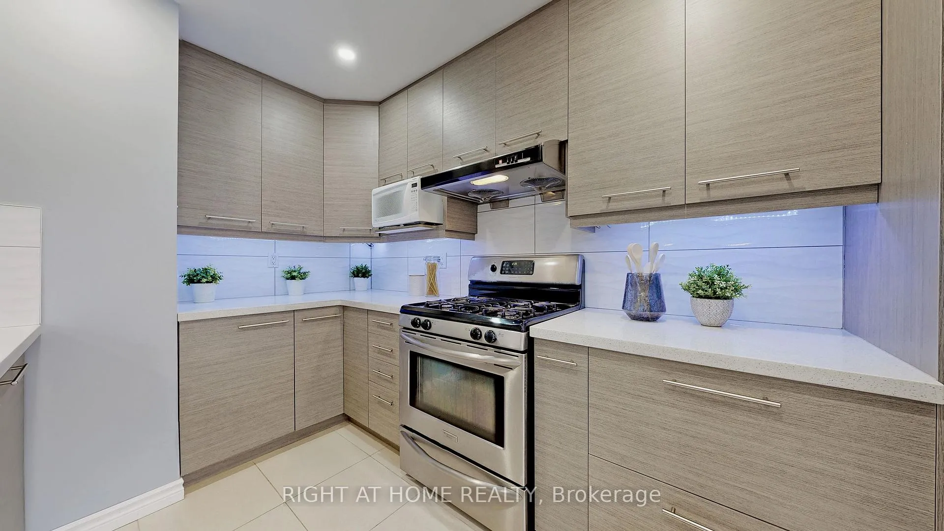Photo 9 of 105 Greenfield Crescent, Whitby, Blue Grass Meadows — HOMEH
