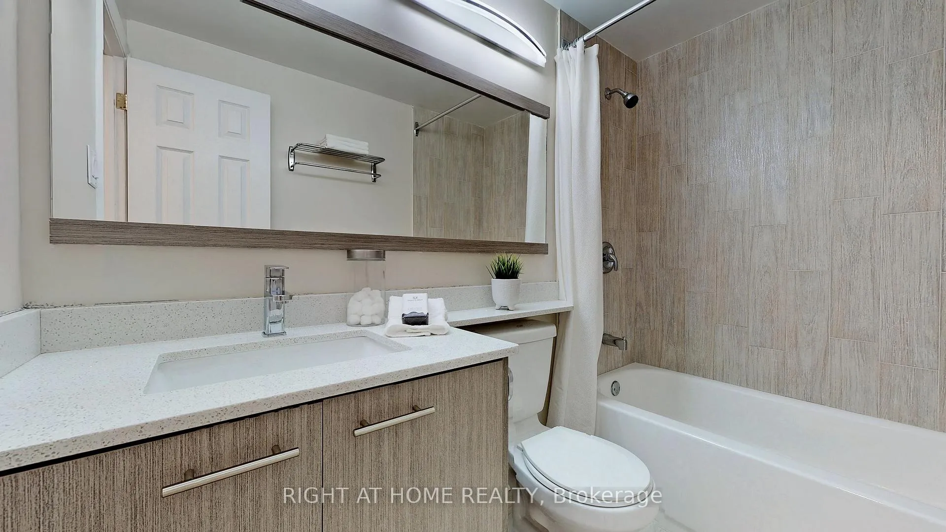 Photo 22 of 105 Greenfield Crescent, Whitby, Blue Grass Meadows — HOMEH