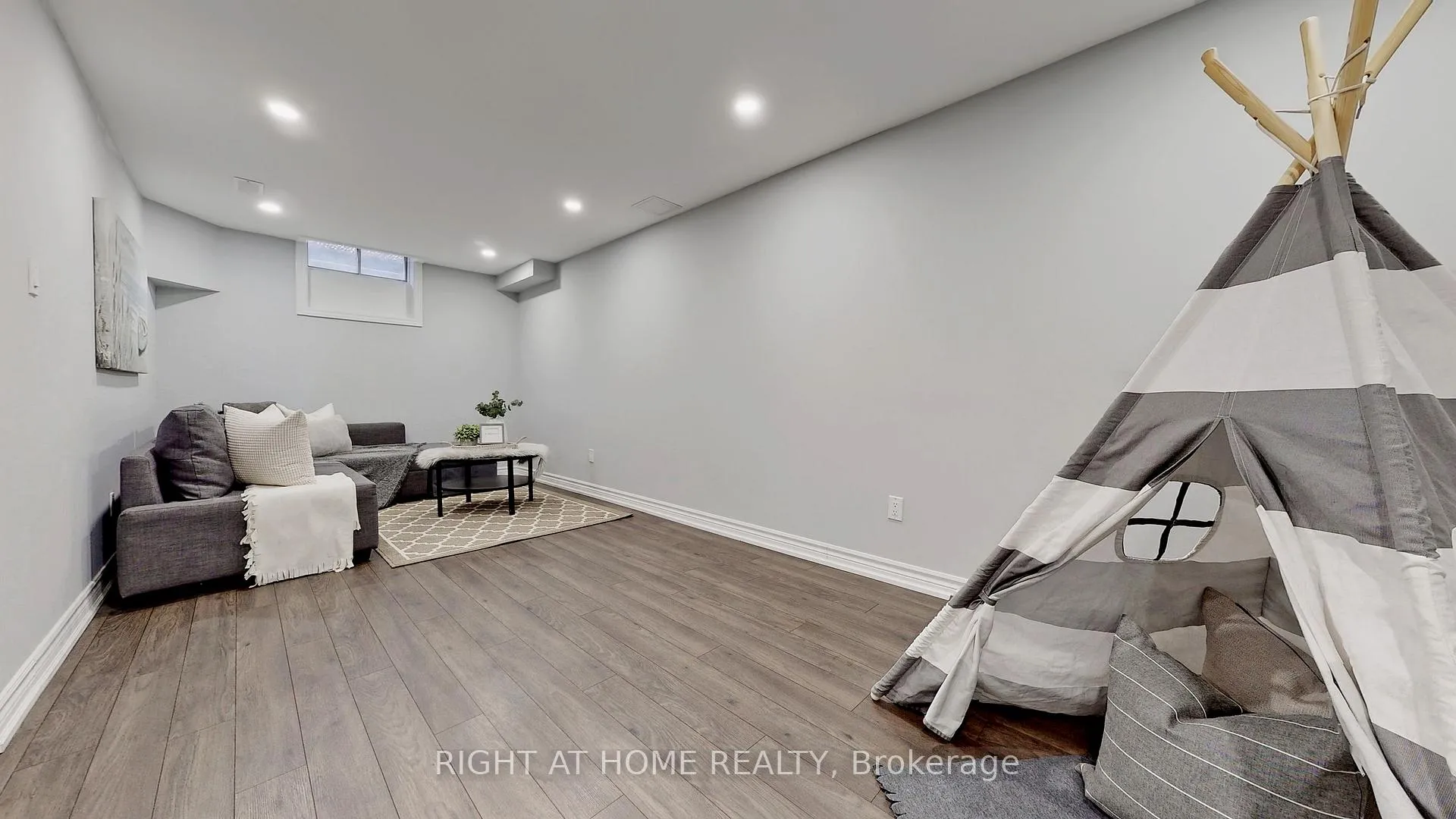 Photo 25 of 105 Greenfield Crescent, Whitby, Blue Grass Meadows — HOMEH